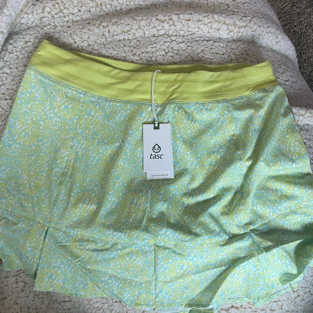 Tasc Rhythm Skirt 15 in - Picture 2 of 7